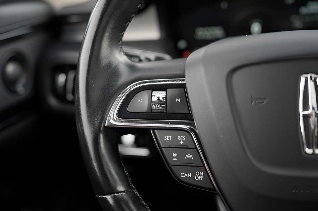 Used 2023 Lincoln Nautilus Reserve AWD/4WD image 32