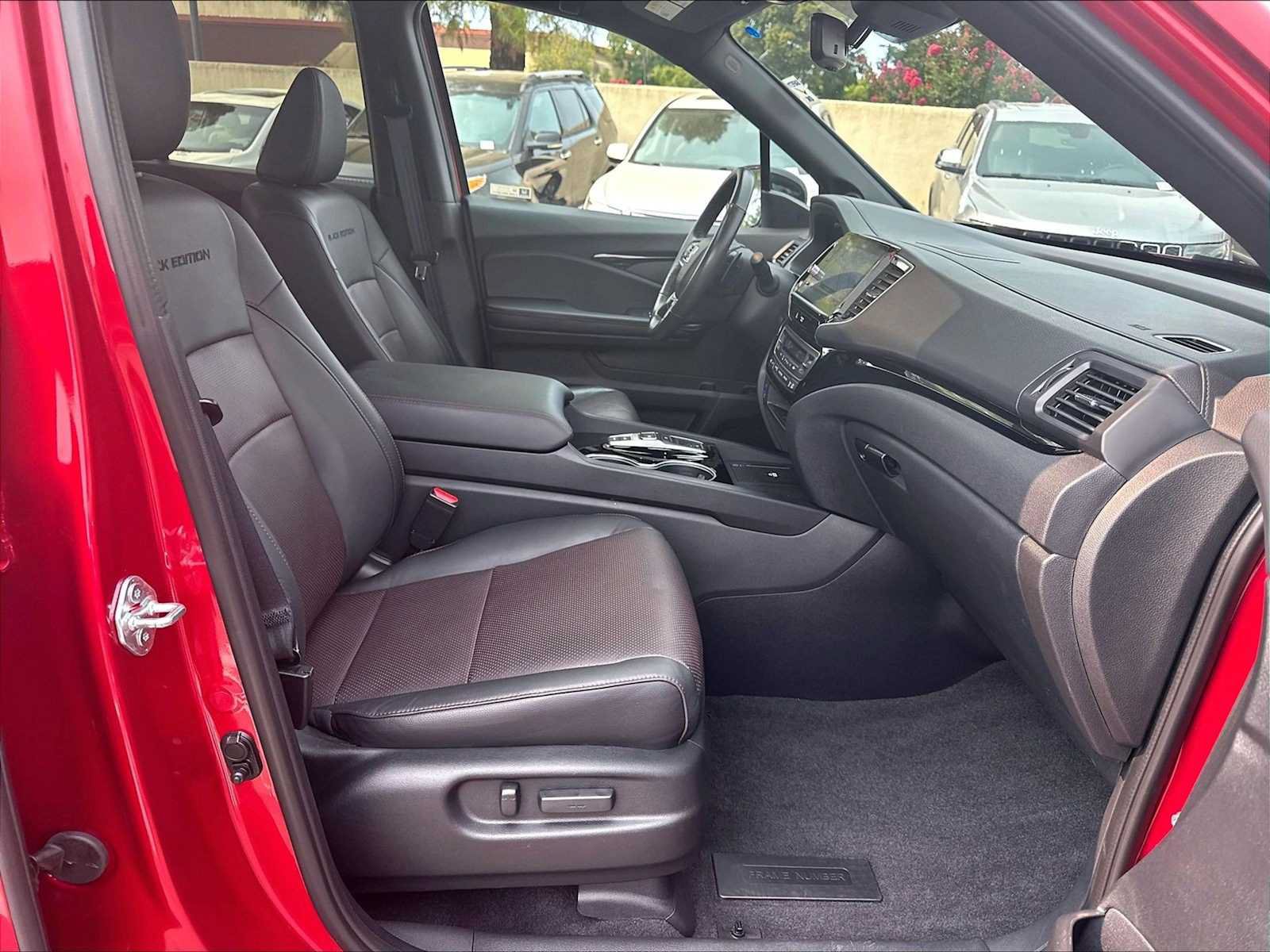 Used 2025 Honda Ridgeline Black Edition image 11