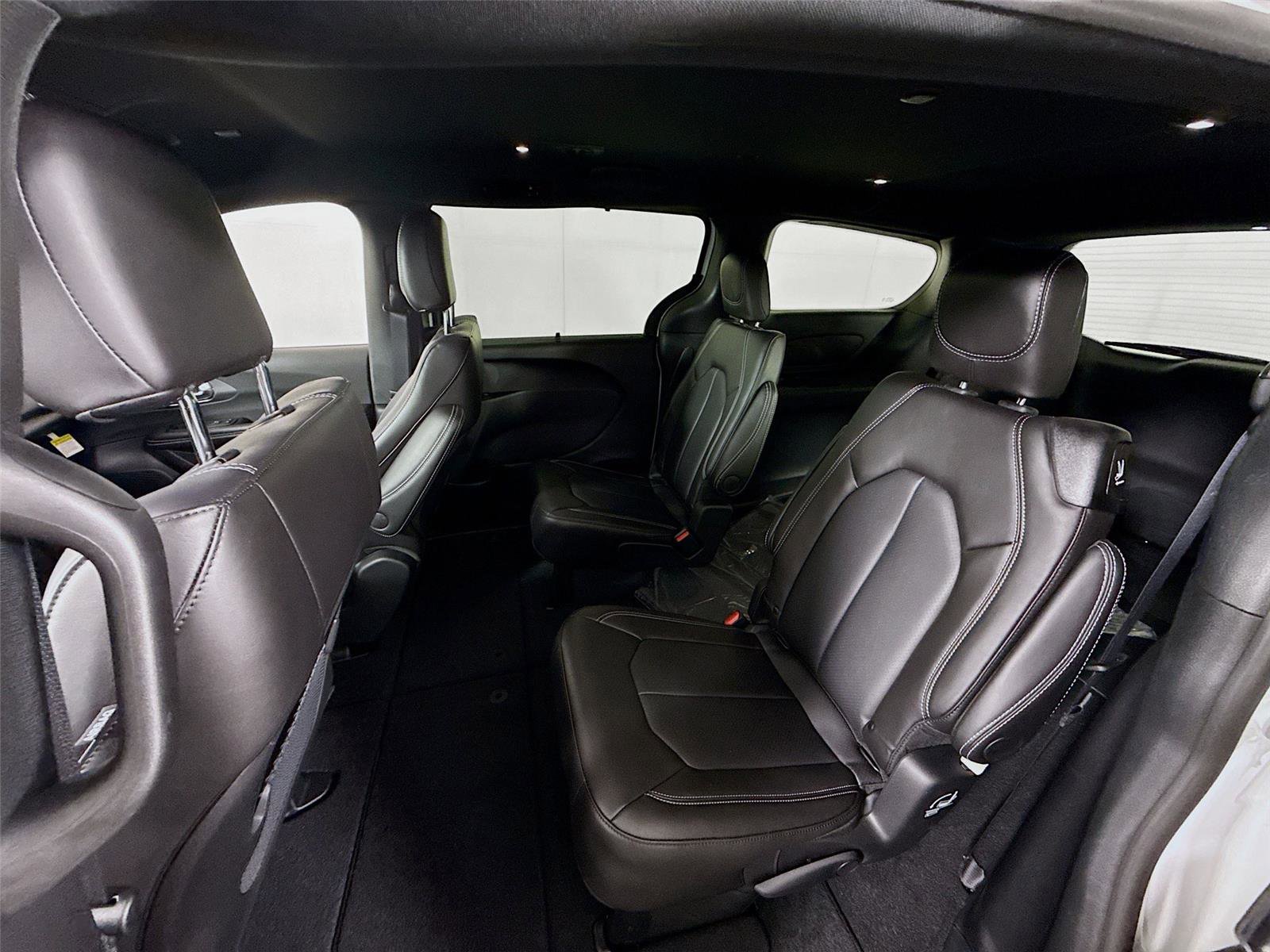 New 2026 Chrysler Pacifica Select image 17