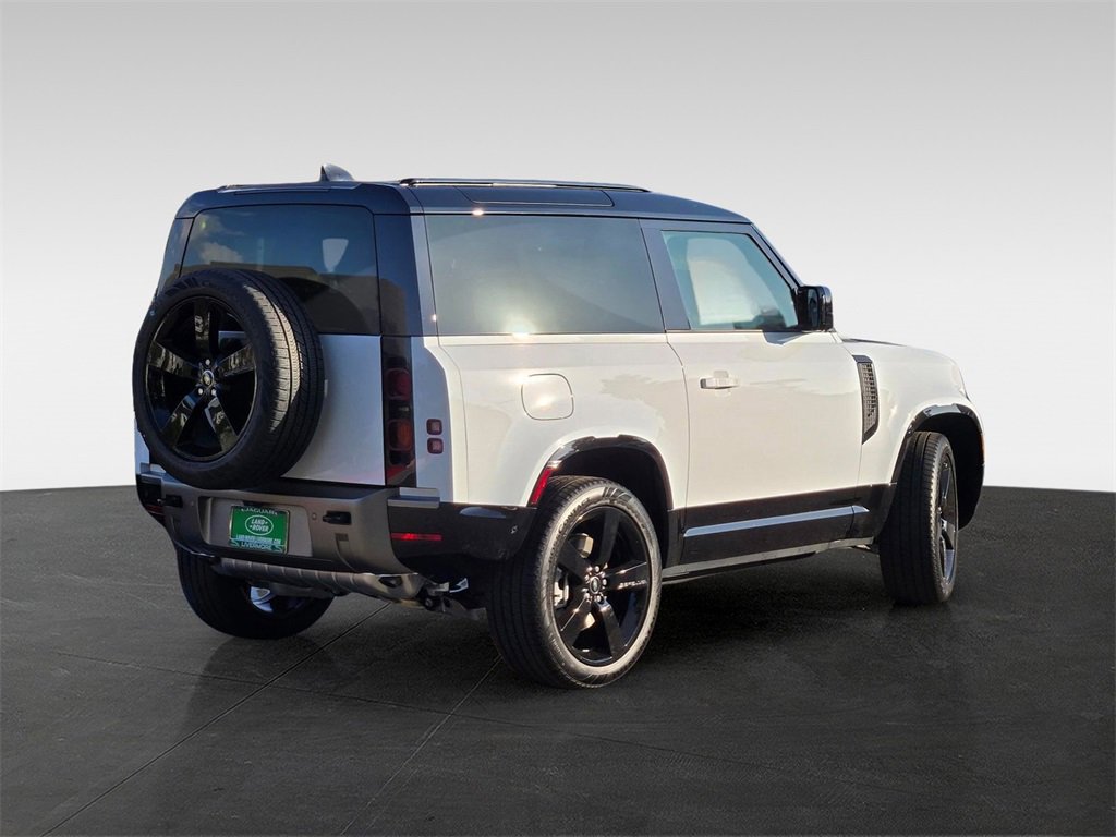 Used 2025 Land Rover Defender 90 X-Dynamic SE image 5