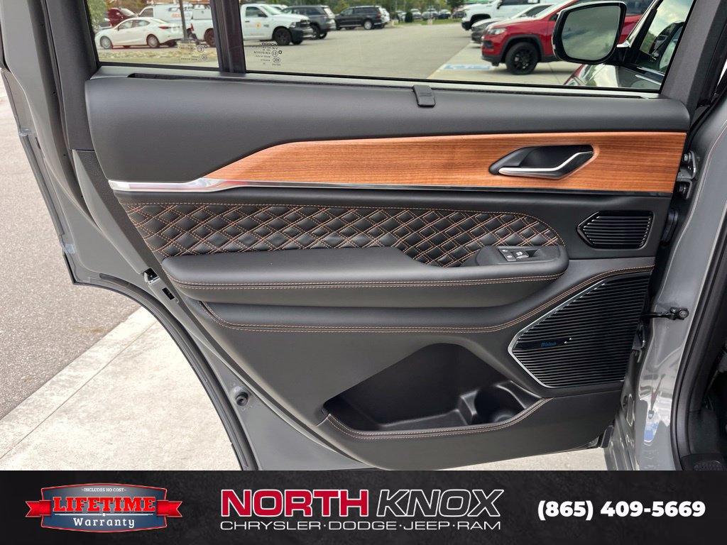 New 2027 Jeep Grand Cherokee L Summit AWD/4WD image 17