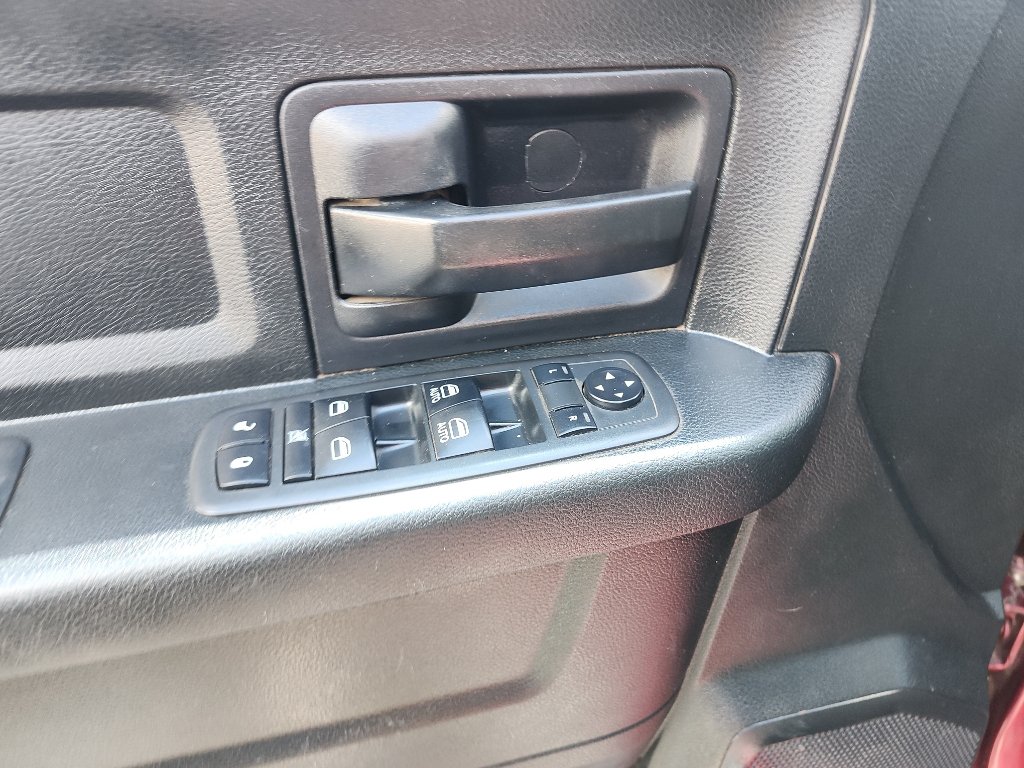 Used 2018 RAM 1500 Express AWD/4WD image 18