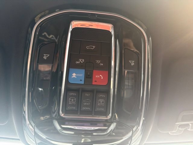 Used 2023 Jeep Grand Cherokee Overland AWD/4WD image 19