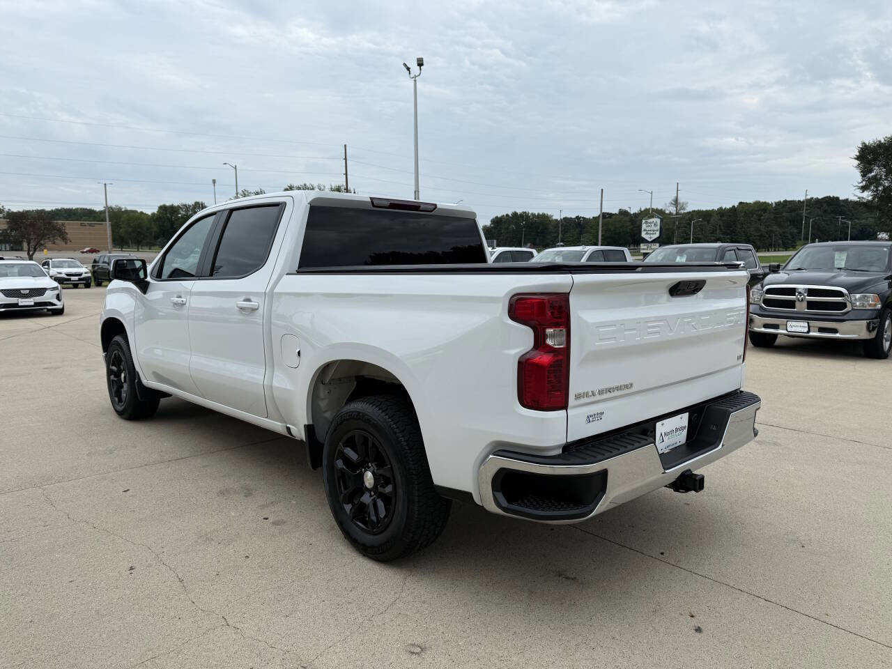 Used 2022 Chevrolet Silverado 1500 LT image 3
