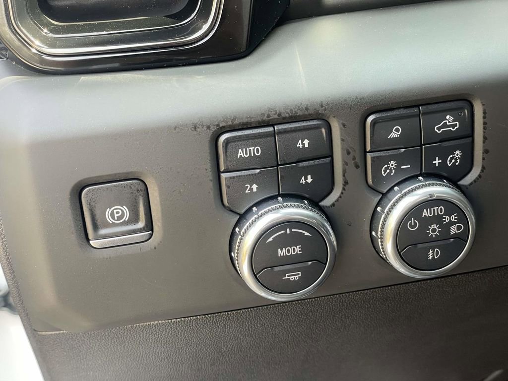 Used 2025 GMC Sierra 2500 AT4X image 10