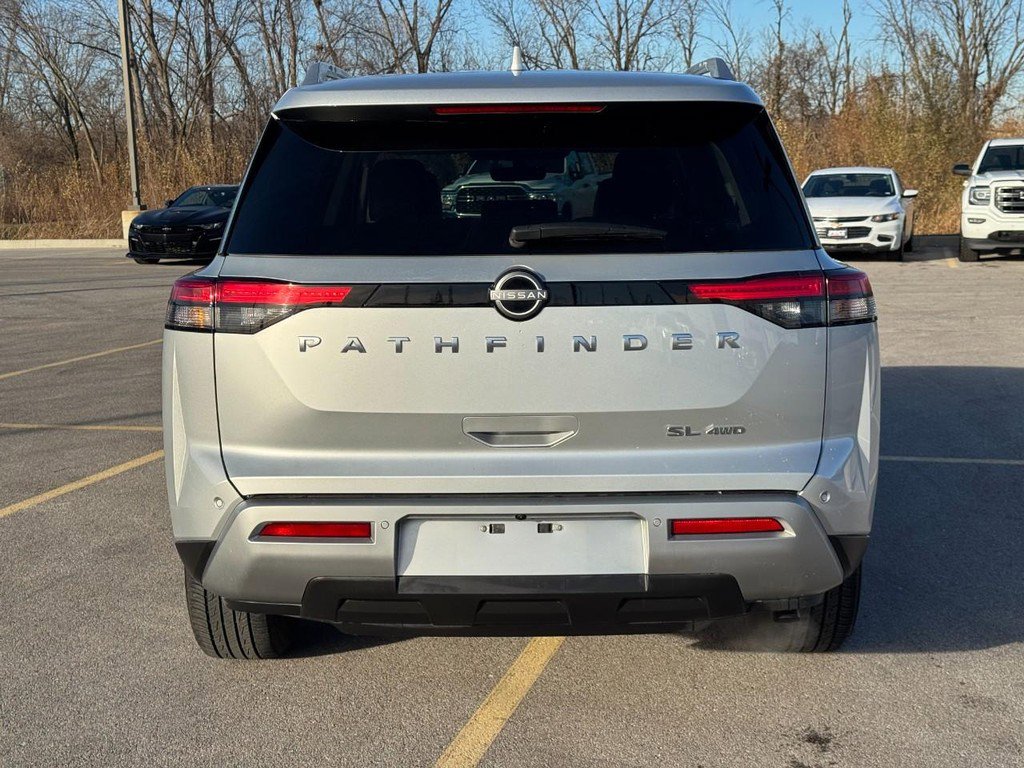 Used 2025 Nissan Pathfinder SL image 5