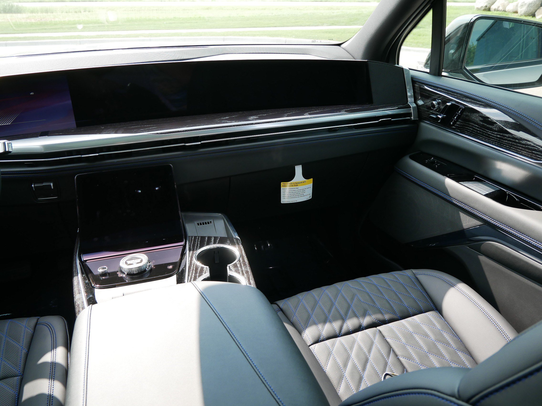 Used 2026 Cadillac Escalade IQ Sport 1 w/ LPO, ONYX Package AWD/4WD image 9