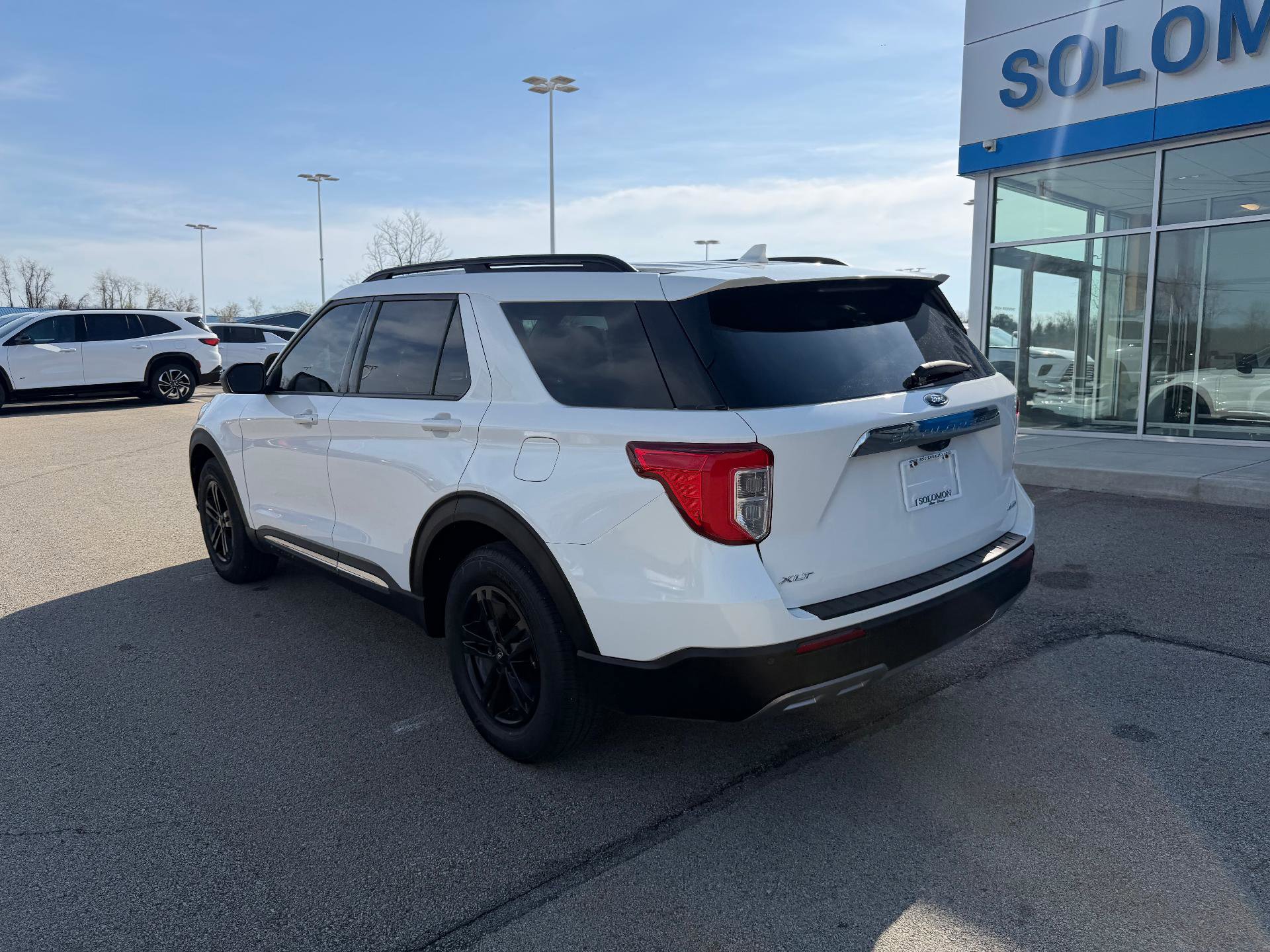 Used 2022 Ford Explorer XLT w/ Equipment Group 202A AWD/4WD image 4