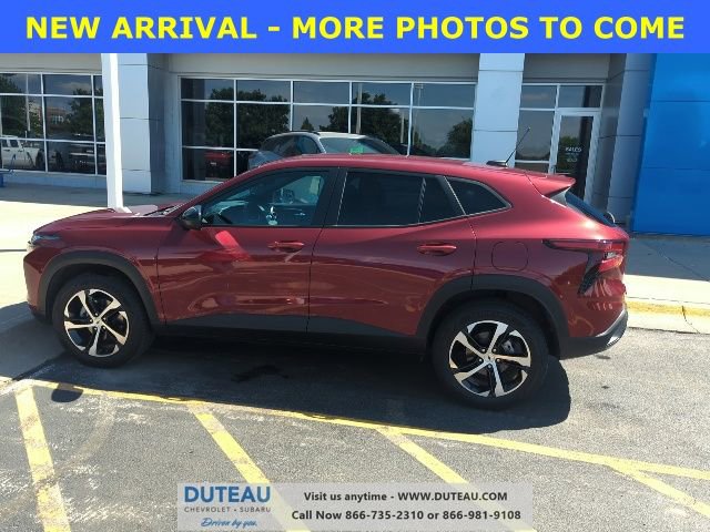 Used 2025 Chevrolet Trax RS w/ Driver Confidence Package FWD image 1