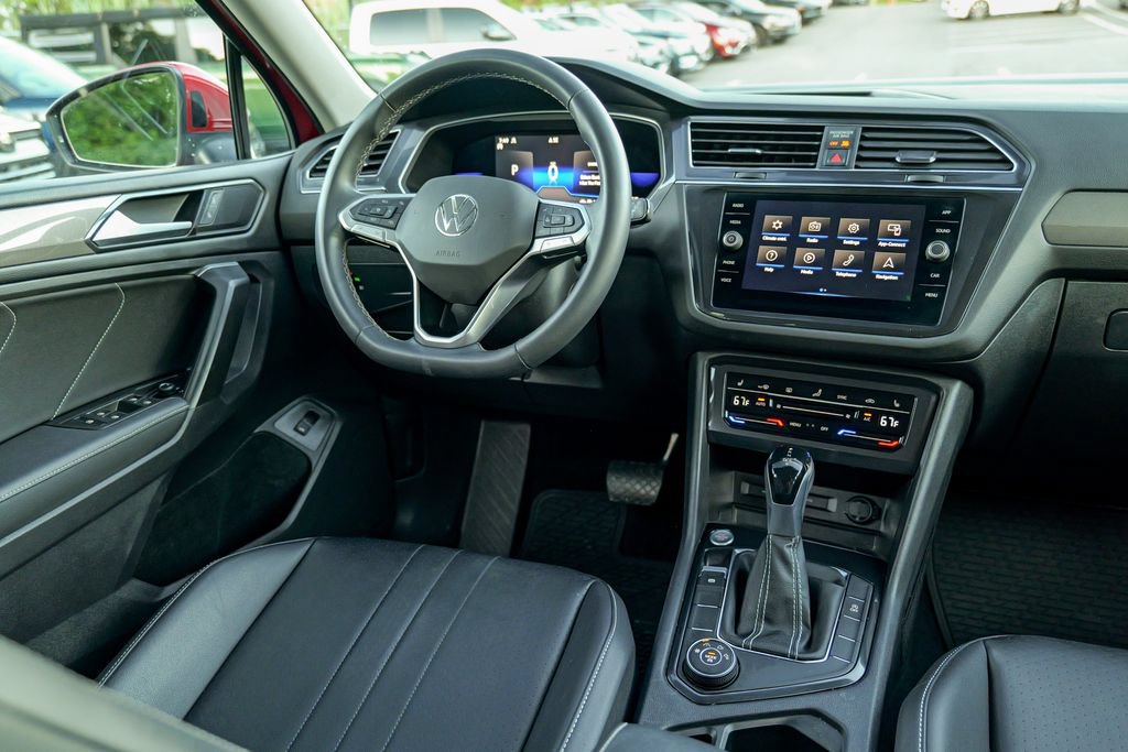 Used 2022 Volkswagen Tiguan SE AWD/4WD image 40