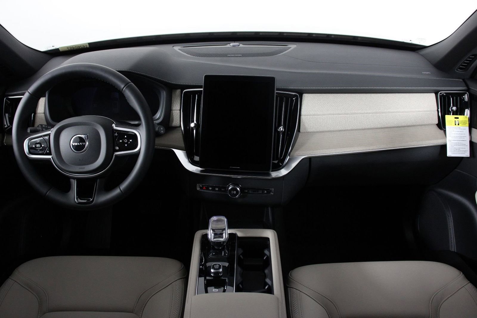 New 2026 Volvo XC90 T8 Plus w/ Protection Package Premier image 5