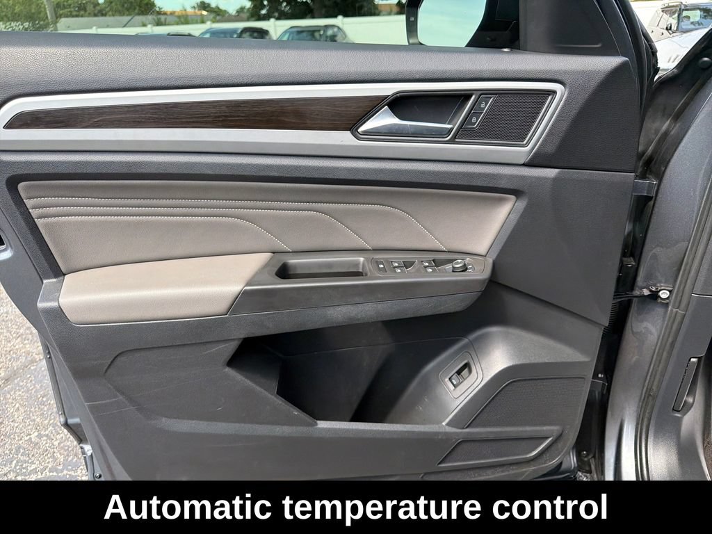 Used 2023 Volkswagen Atlas SE w/ Panoramic Sunroof Package FWD image 12