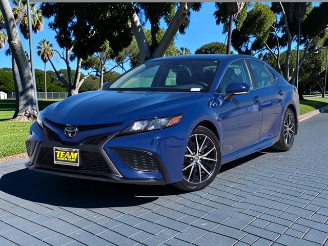 Used 2023 Toyota Camry SE w/ Cold Weather Package video 2