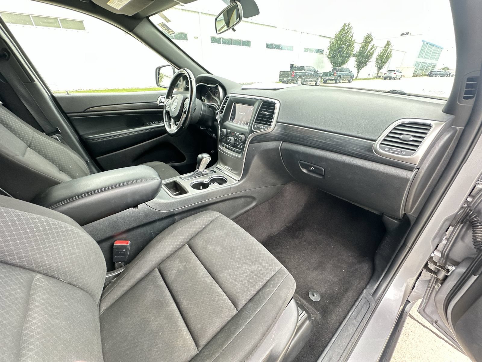 Used 2021 Jeep Grand Cherokee Laredo RWD image 27