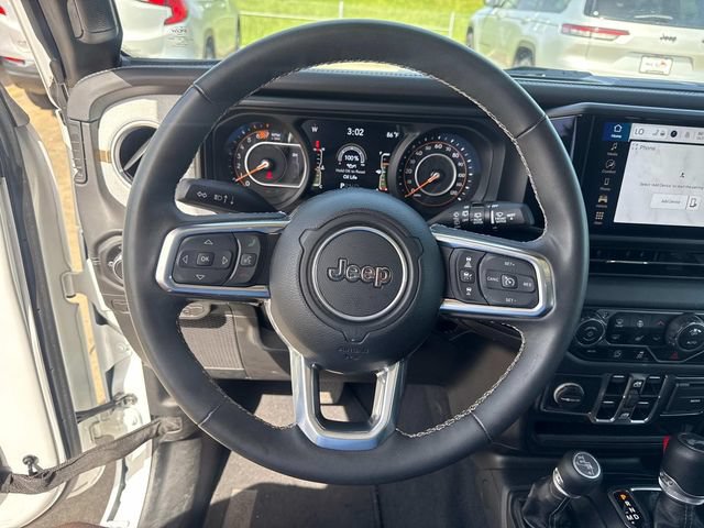 Used 2025 Jeep Wrangler Unlimited Sahara AWD/4WD image 27