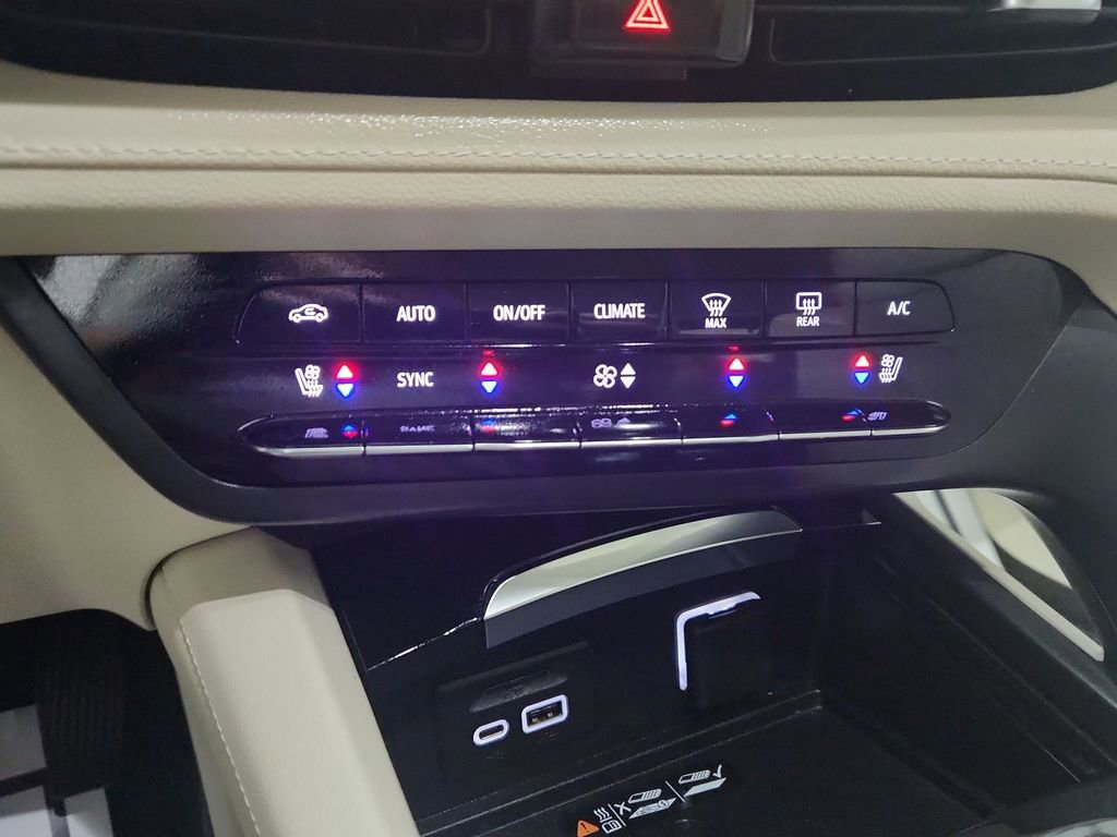 Used 2023 Buick Envision Avenir AWD/4WD image 23