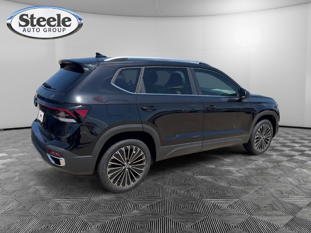 New 2026 Volkswagen Taos SE FWD image 5