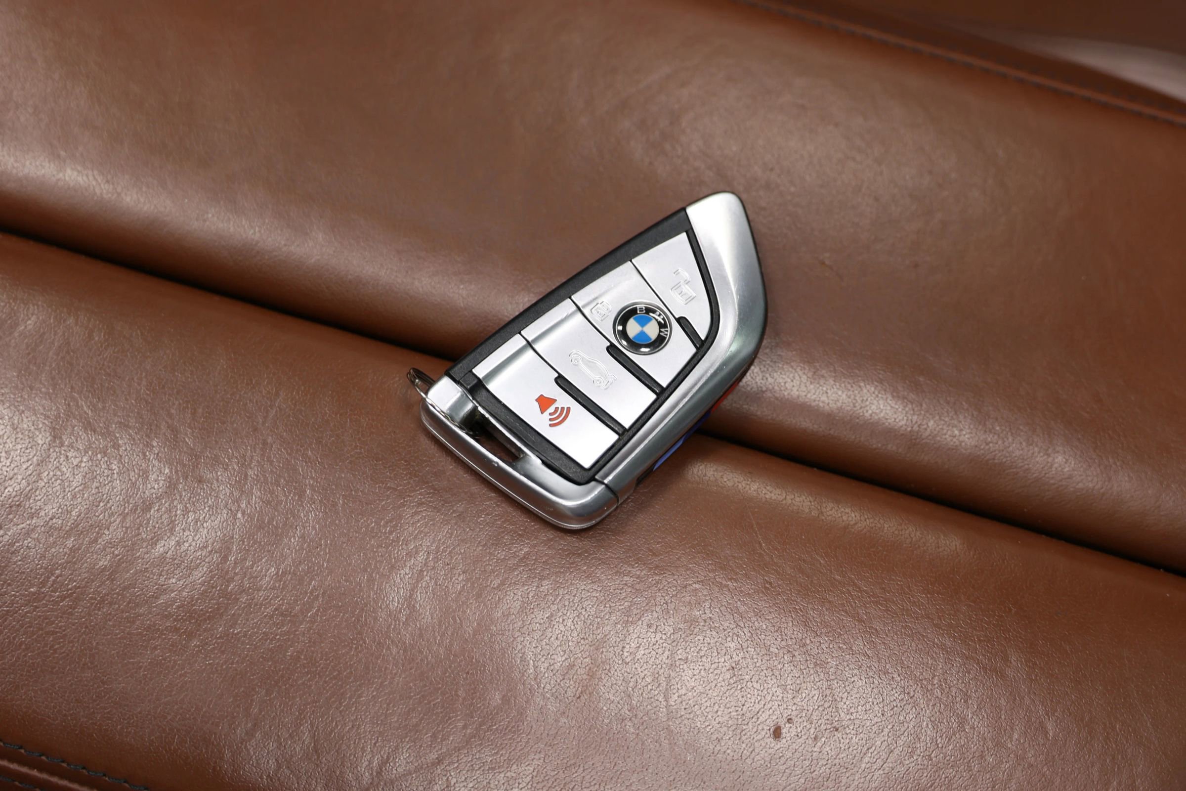 Used 2022 BMW M850i xDrive Convertible image 5