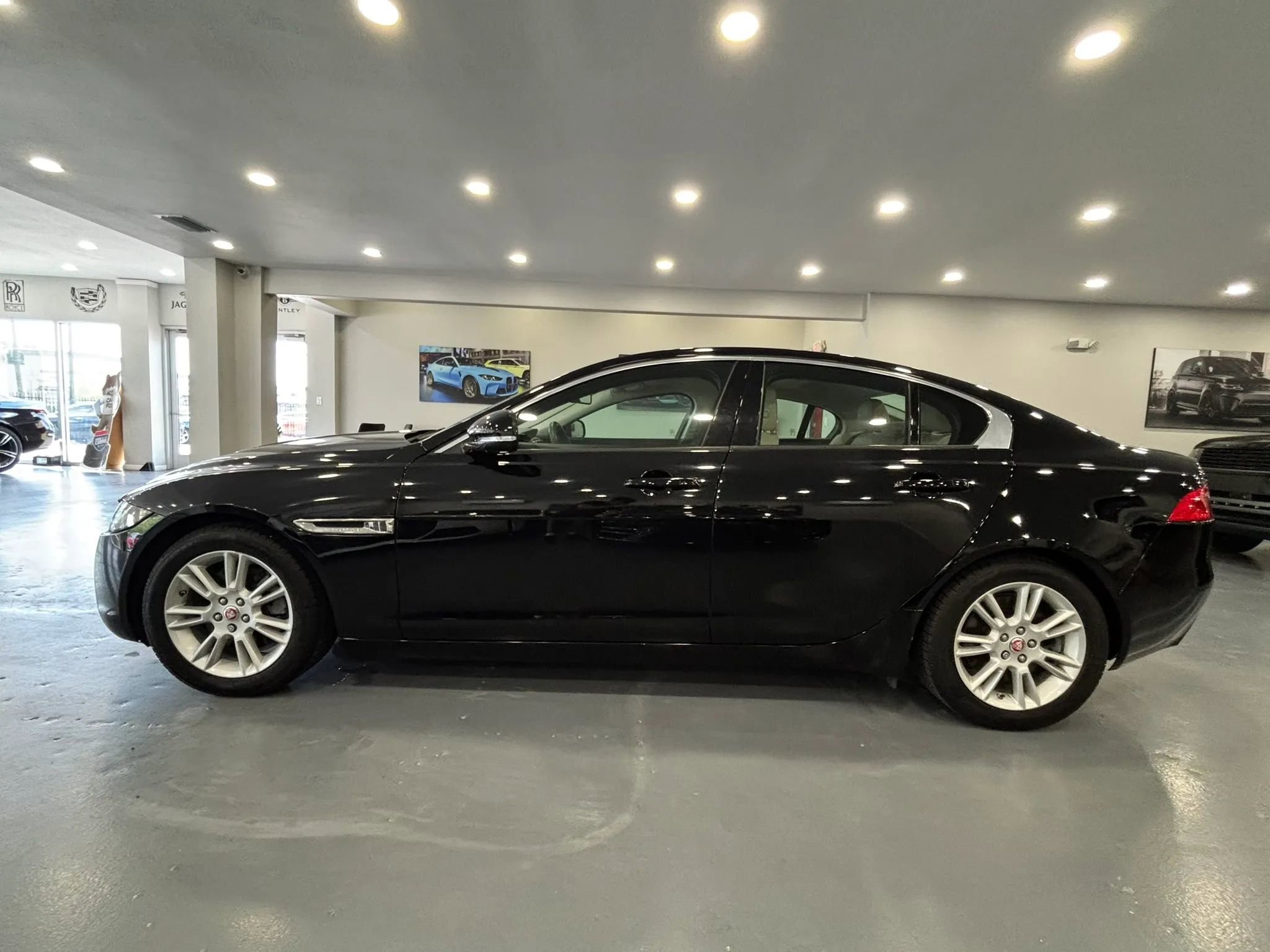 Used 2017 Jaguar XE Premium RWD image 4