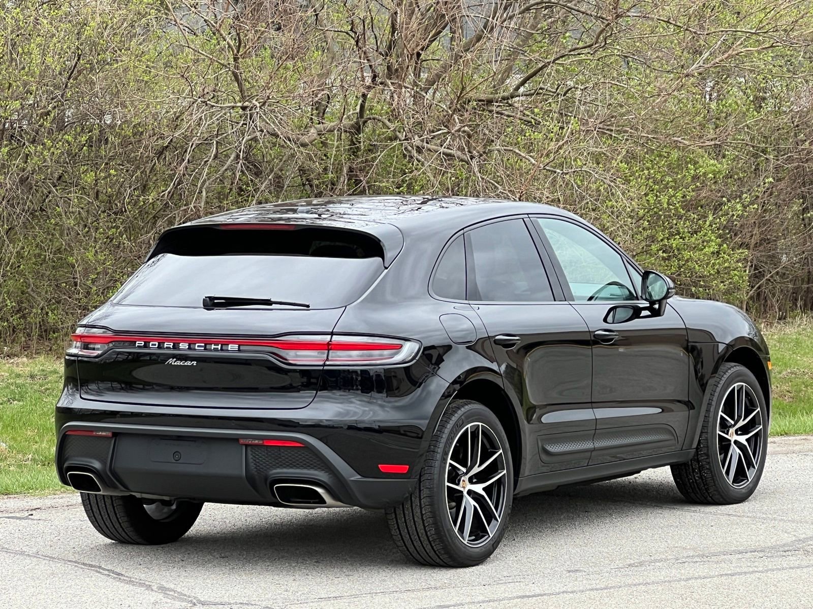 Certified 2025 Porsche Macan image 6