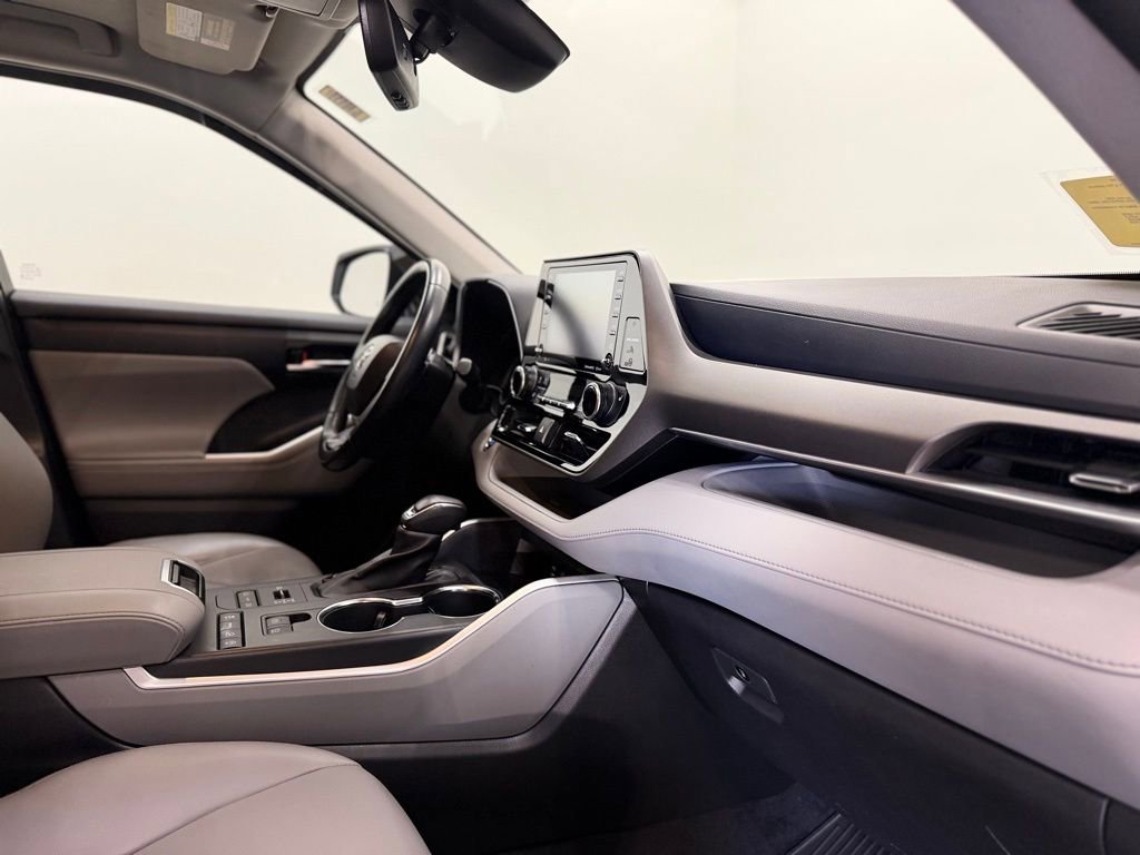 Used 2022 Toyota Highlander XLE image 20