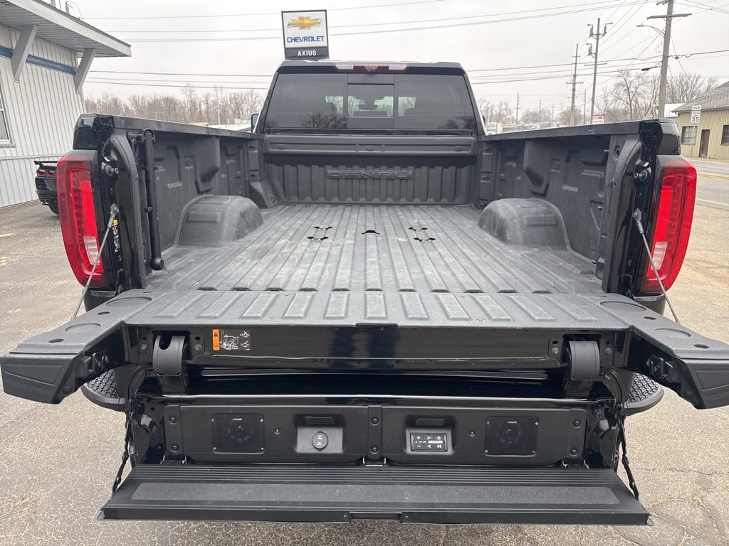 Used 2023 GMC Sierra 3500 Denali w/ Denali Black Diamond Edition AWD/4WD image 18