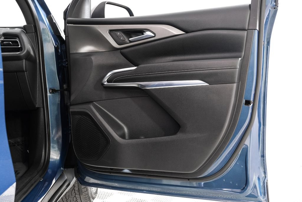 Used 2024 Chevrolet Traverse LT w/ Midnight/Sport Edition FWD image 46