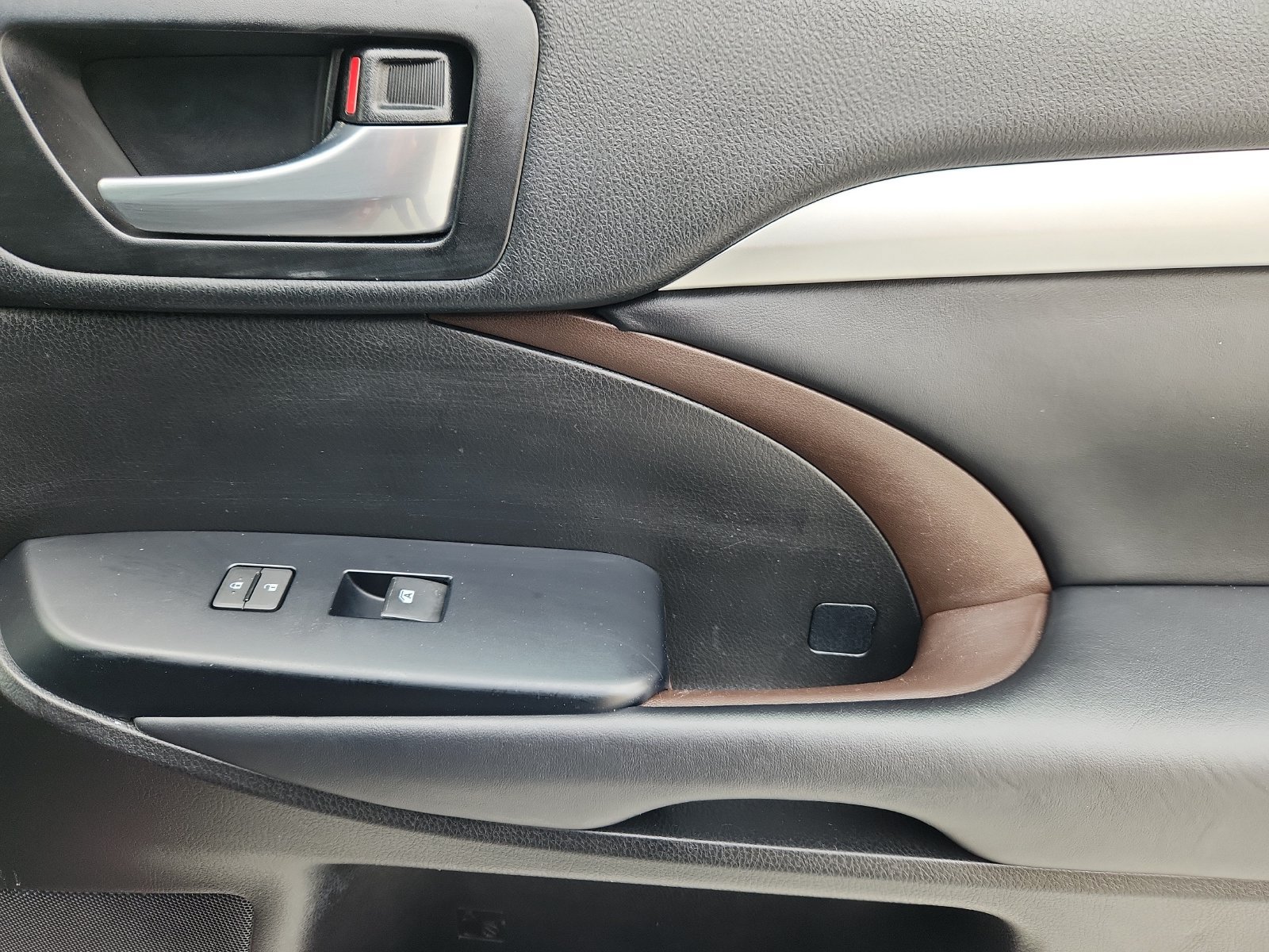 Used 2018 Toyota Highlander XLE FWD image 17