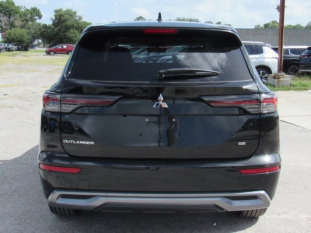 New 2025 Mitsubishi Outlander SE image 4