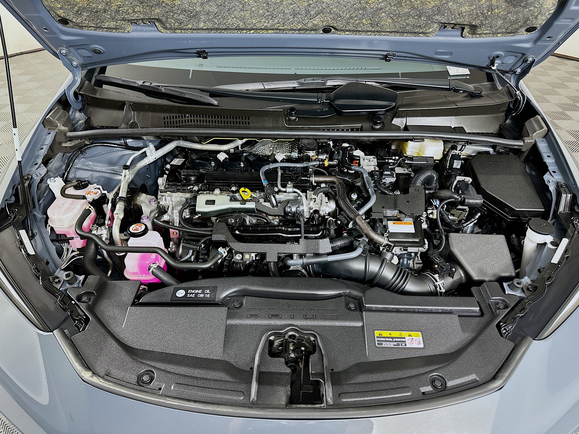Used 2025 Toyota Prius LE image 32