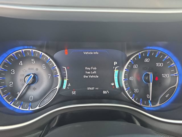 Used 2023 Chrysler Pacifica Touring-L FWD image 21