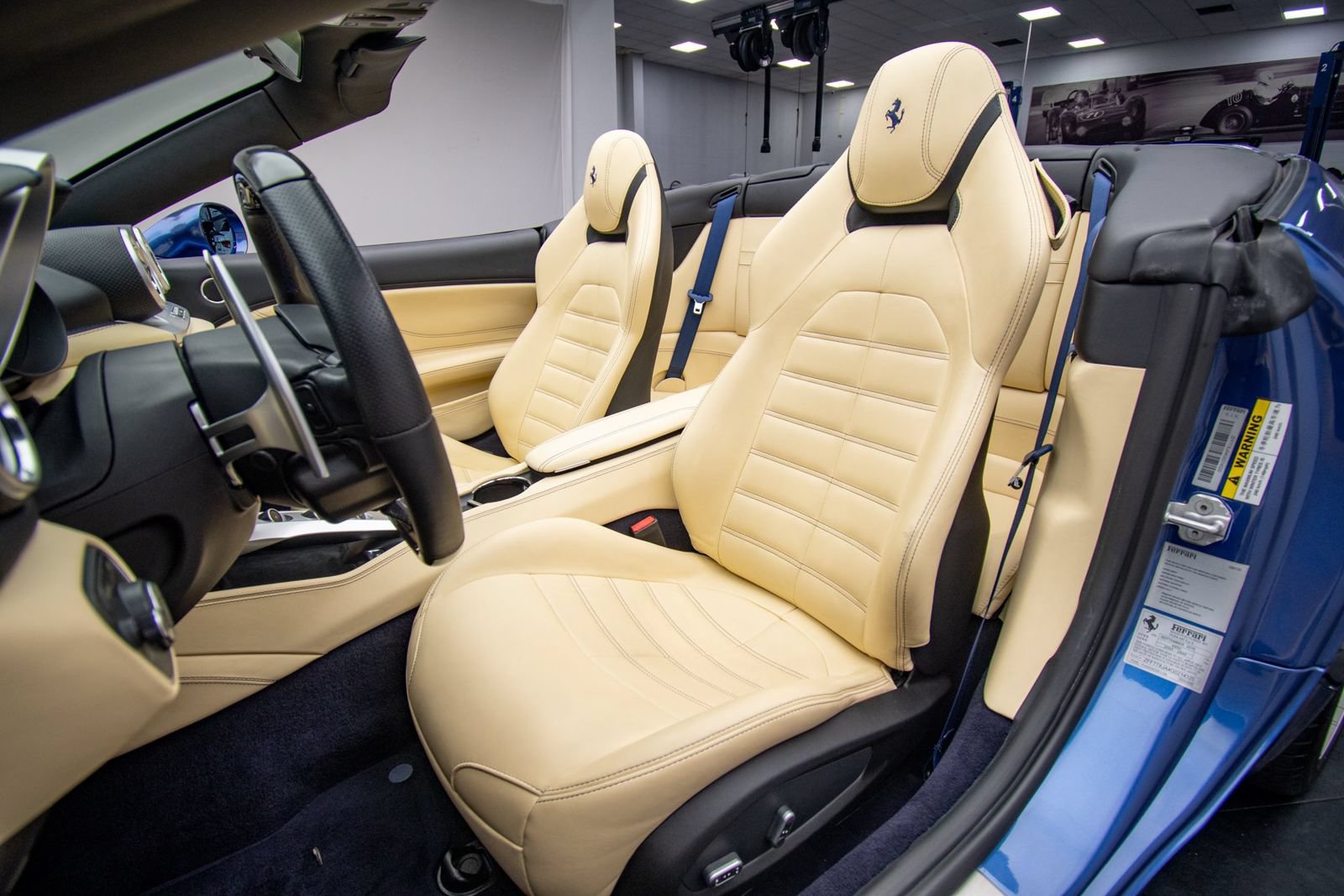 Used 2016 Ferrari California T RWD image 21