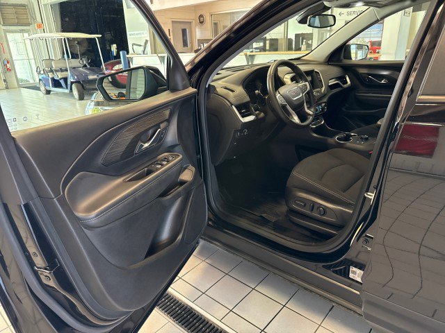Used 2023 GMC Terrain SLE w/ Driver Convenience Package image 13