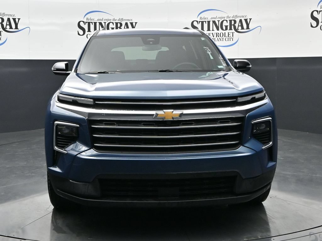Used 2026 Chevrolet Traverse LT FWD image 2