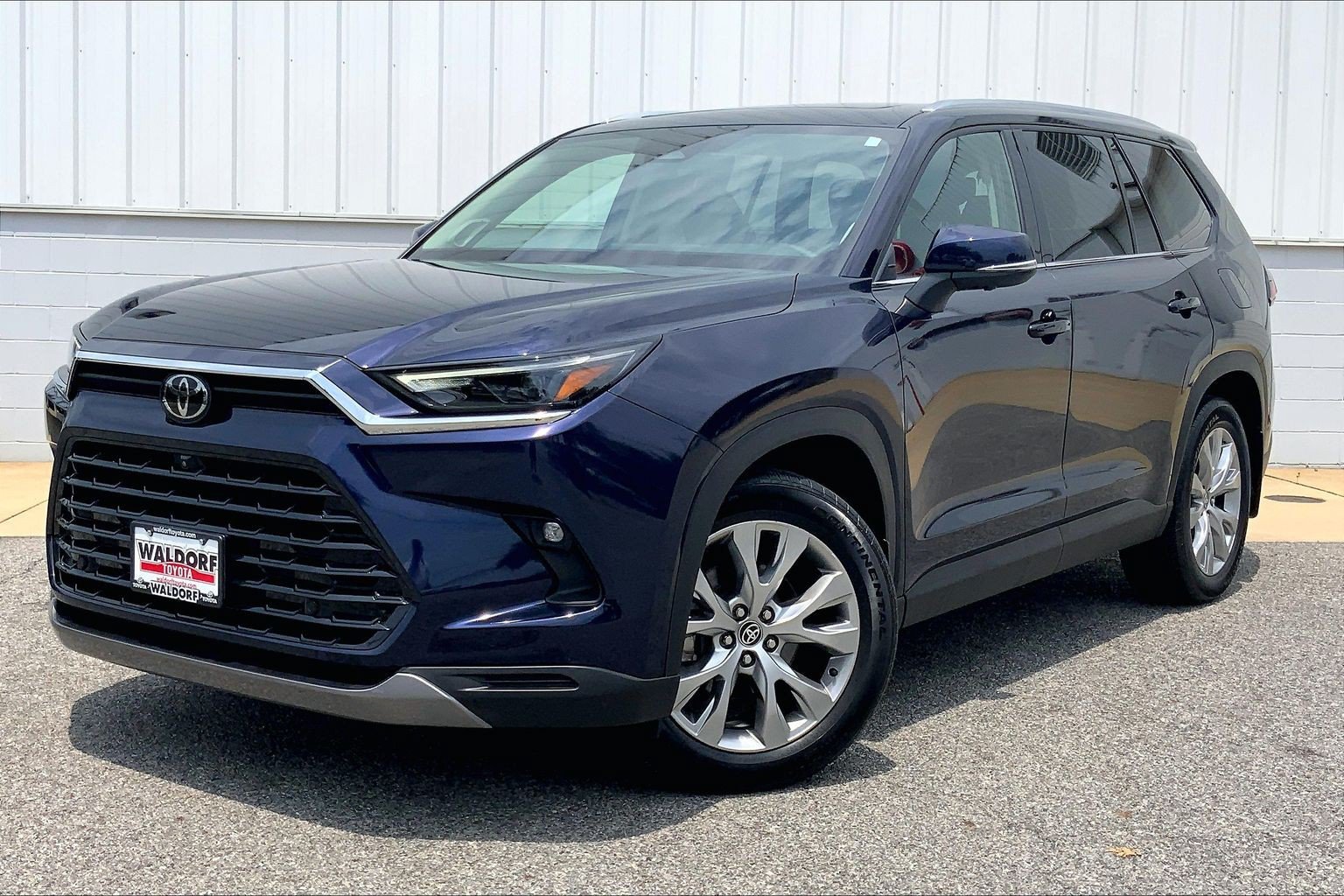Used 2025 Toyota Grand Highlander AWD image 2