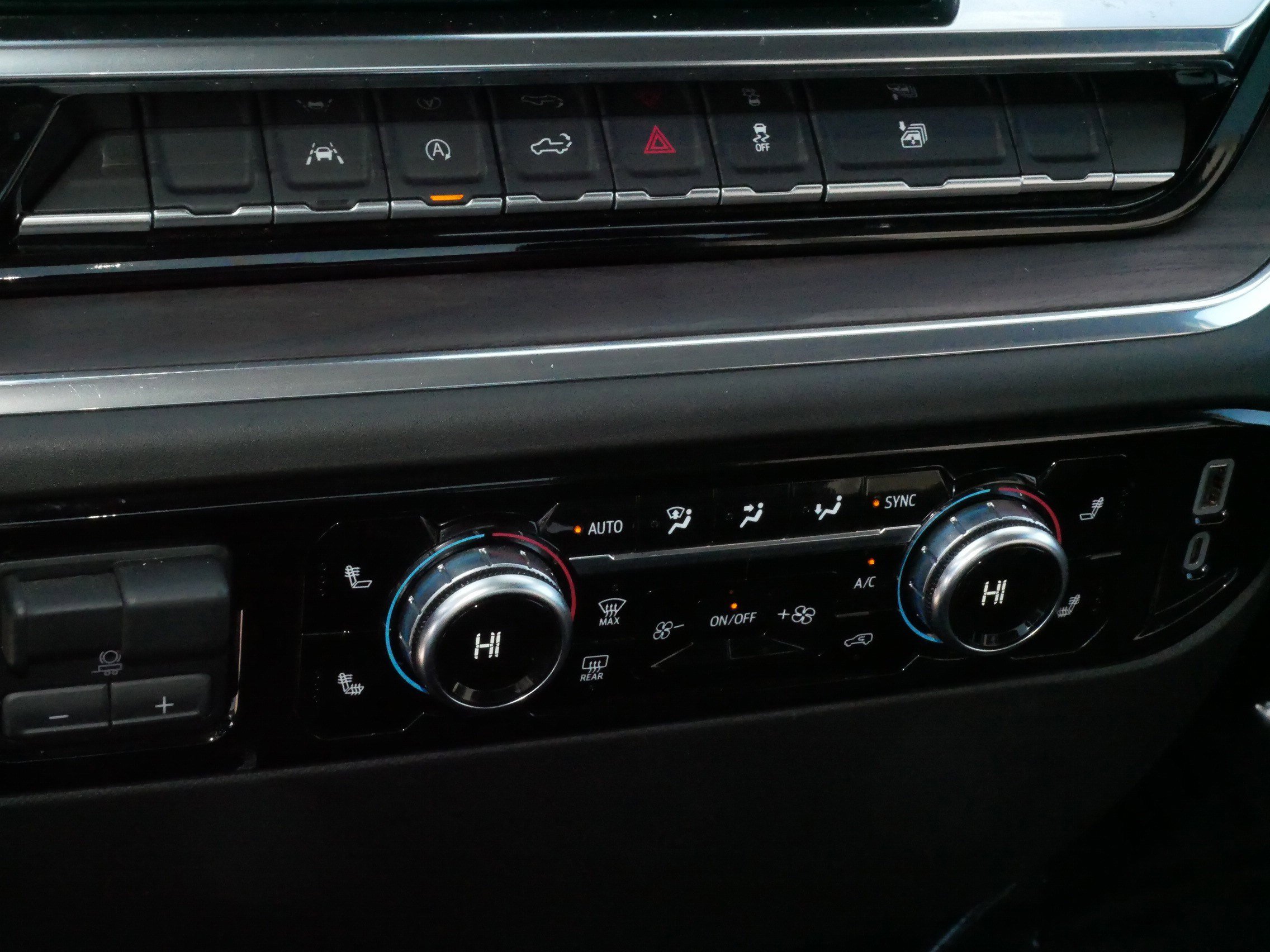 Used 2025 GMC Sierra 1500 SLT AWD/4WD image 23