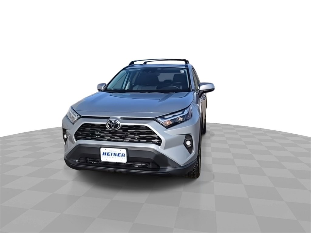 Used 2022 Toyota RAV4 XLE Premium image 3