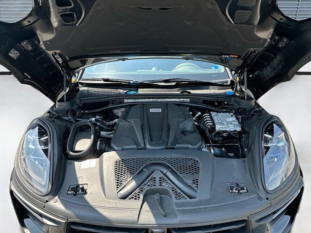Certified 2025 Porsche Macan S AWD/4WD image 32