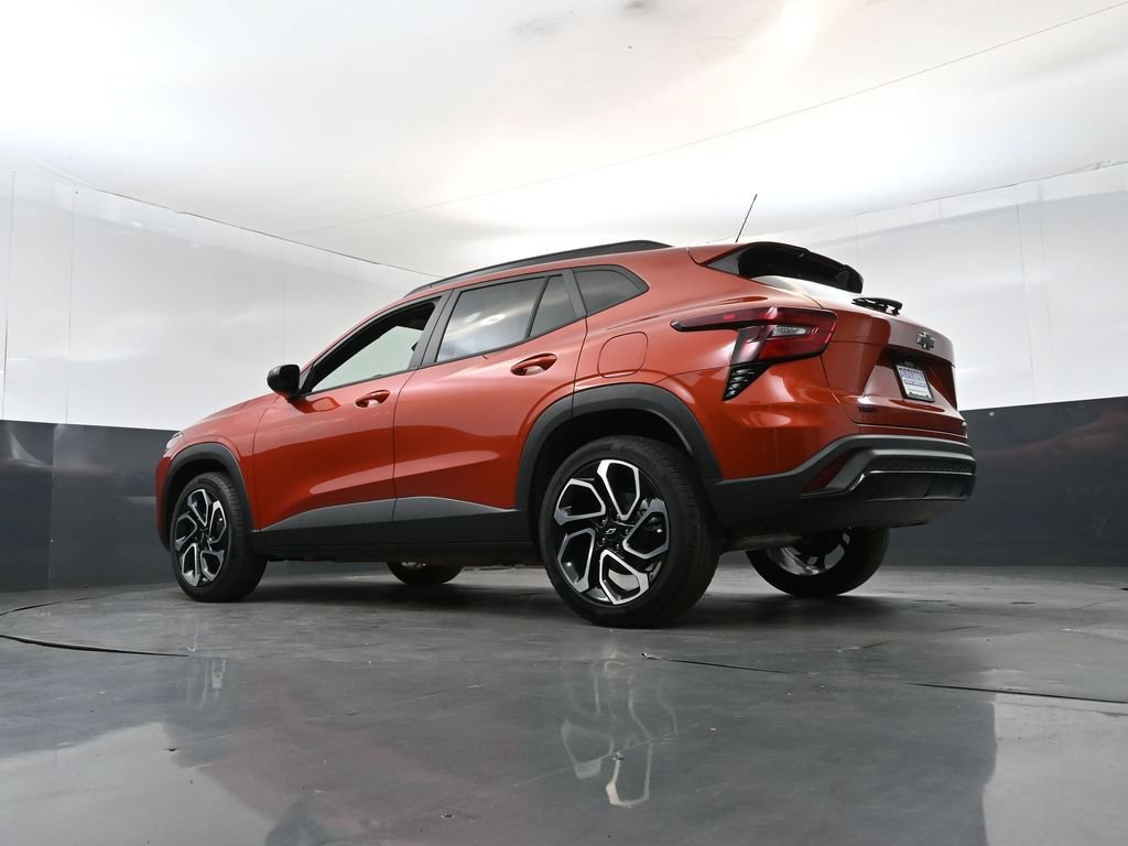 Used 2024 Chevrolet Trax RS w/ Sunroof Package FWD image 21