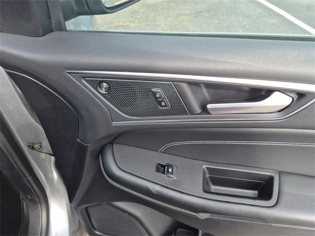 Used 2024 Ford Edge Titanium image 17