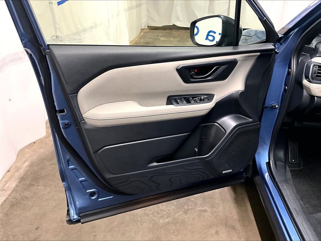 Used 2025 Subaru Forester AWD/4WD image 7