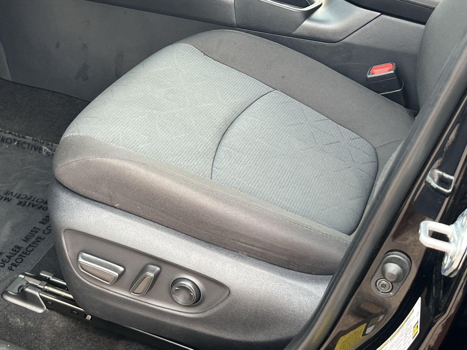 Used 2025 Toyota RAV4 XLE AWD/4WD image 14