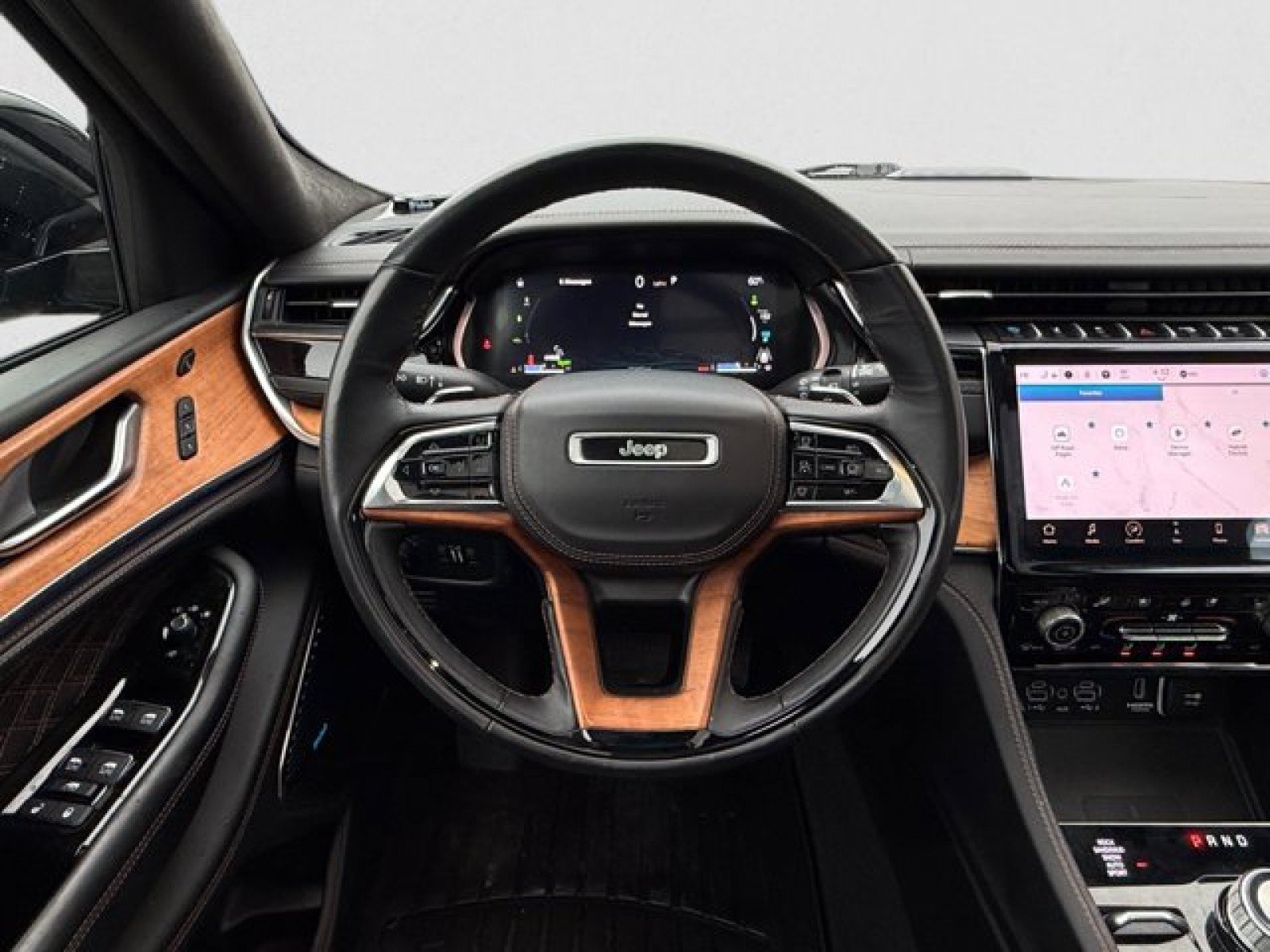 Used 2022 Jeep Grand Cherokee Summit AWD/4WD image 15