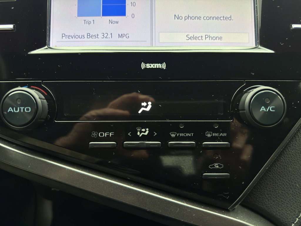 Used 2020 Toyota Camry SE image 16