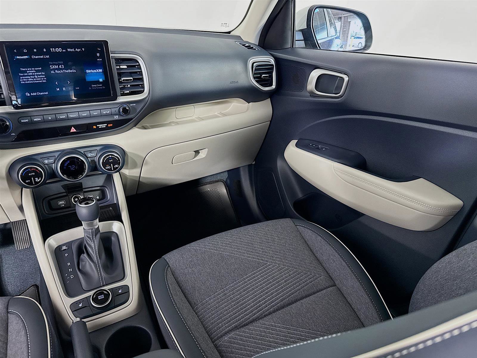 New 2025 Hyundai Venue Limited image 24