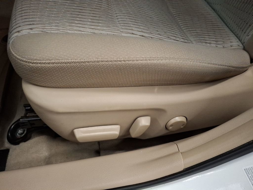 Used 2012 Toyota Camry XLE w/ Convenience Pkg image 16