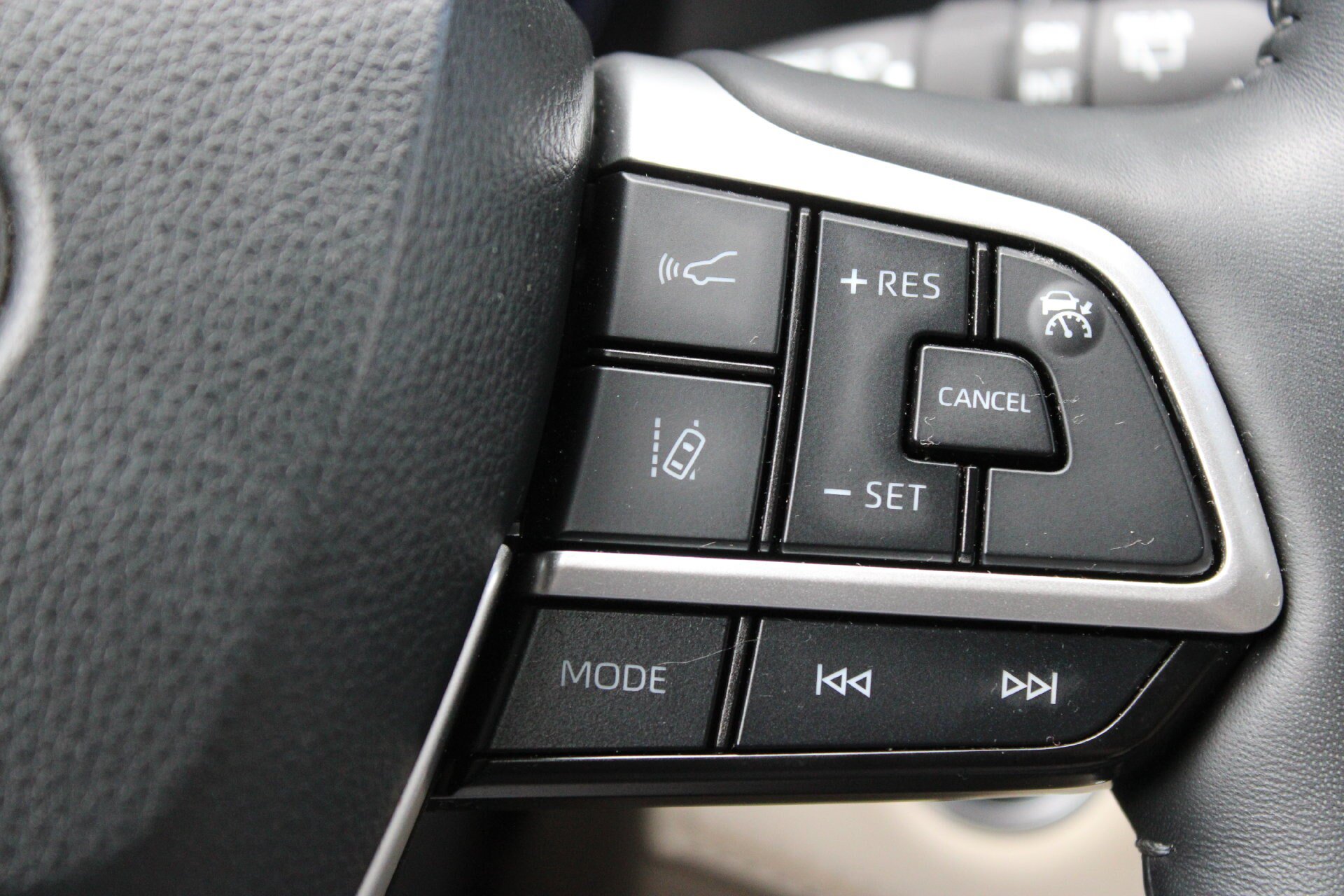 Used 2023 Toyota Highlander Platinum AWD/4WD image 34
