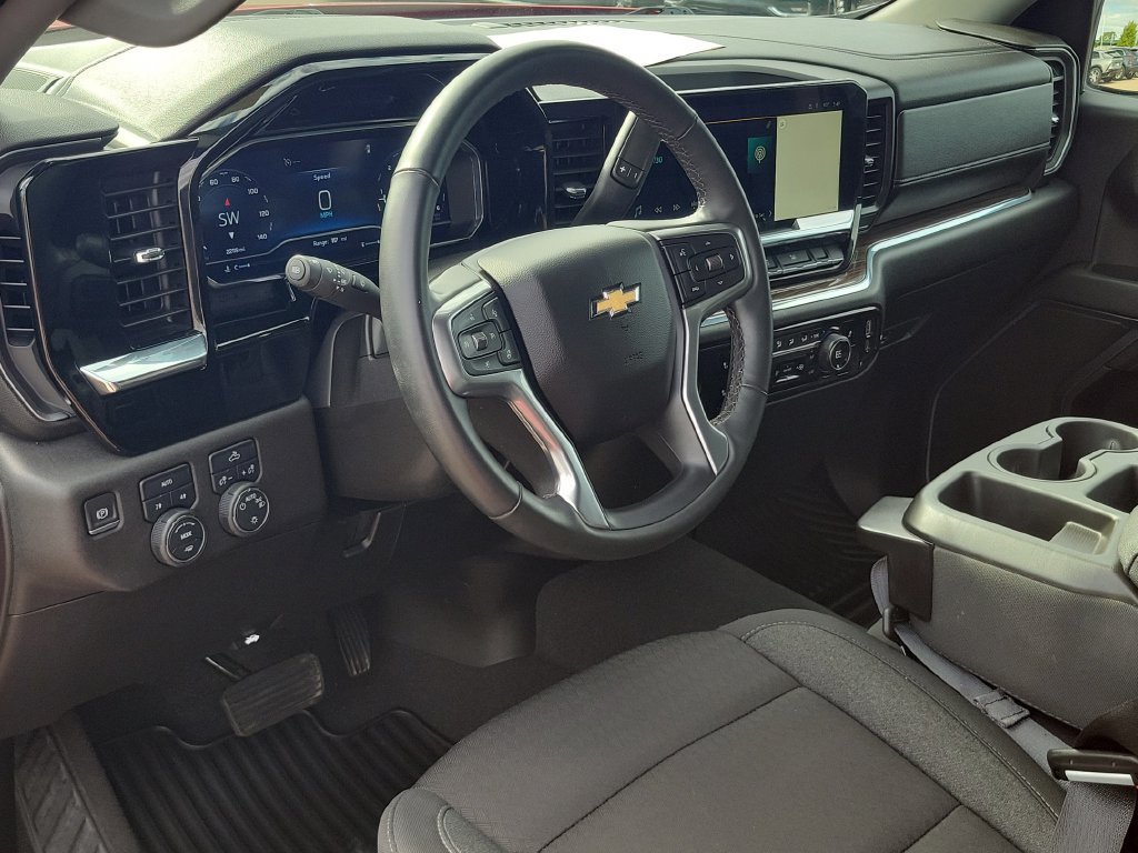 Used 2024 Chevrolet Silverado 1500 LT AWD/4WD image 8