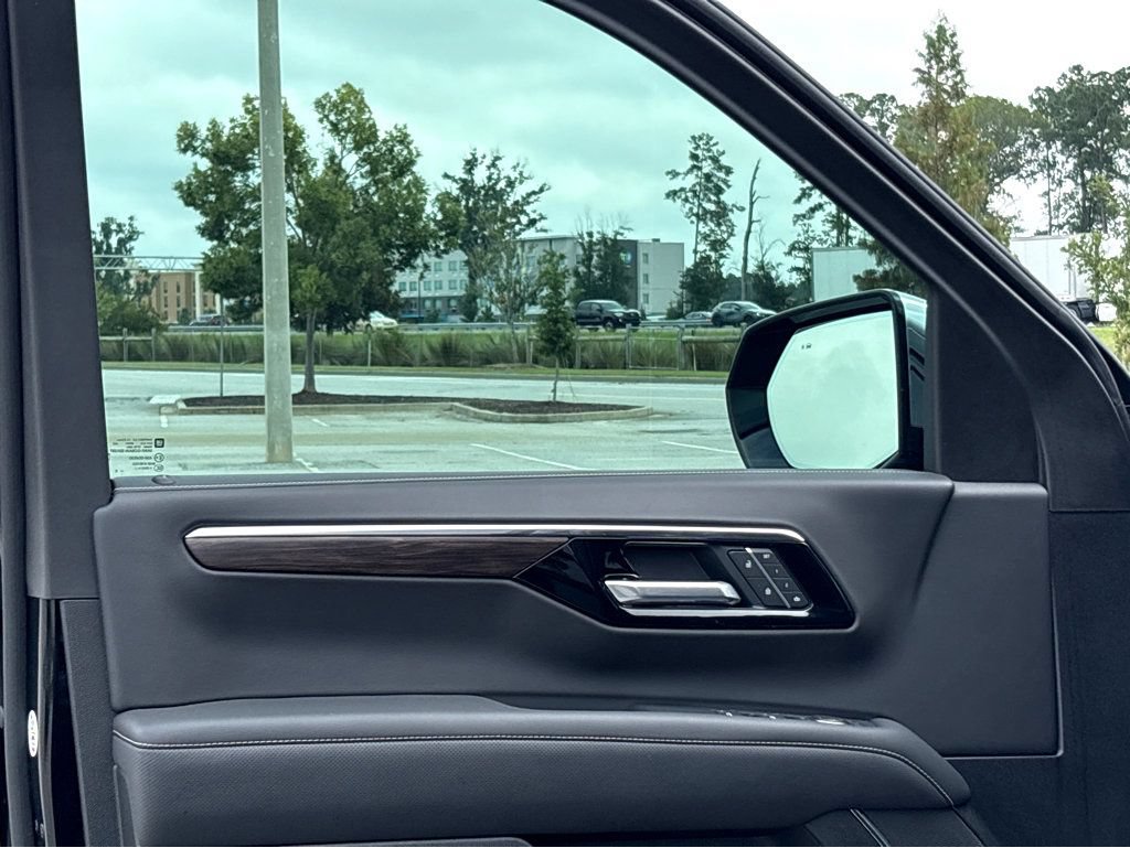 New 2025 Chevrolet Suburban Premier RWD image 10
