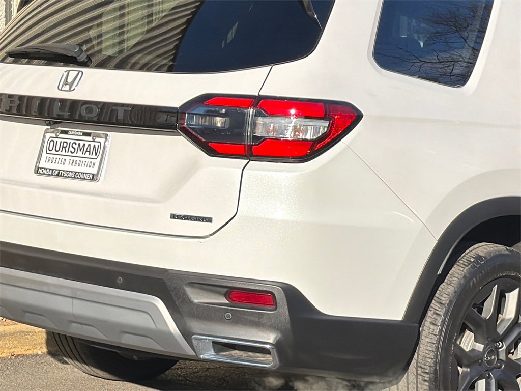Used 2024 Honda Pilot Touring image 7